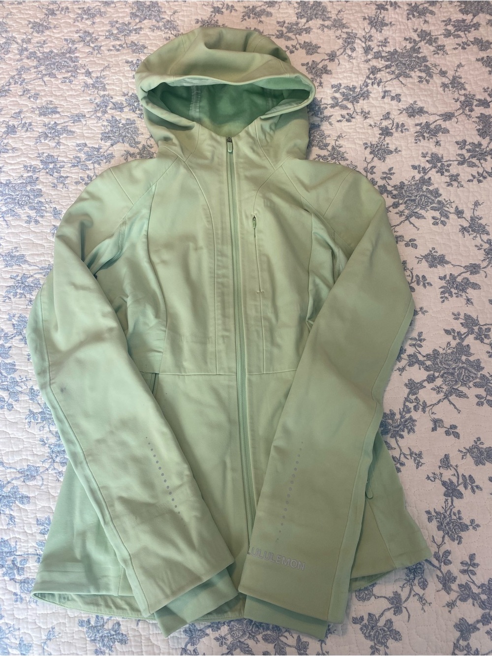 Lululemon Cross Chill Jacket RepelShell Creamy Mint Size 2